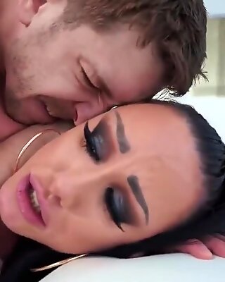 Puts On Sticky Make-up With Most Beautiful, Hot Pornstar And Jennifer White
